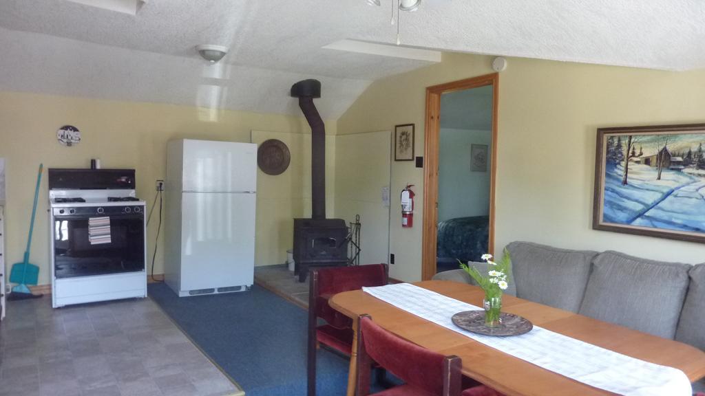 Silver Springs Cottage Resort Harcourt Екстер'єр фото