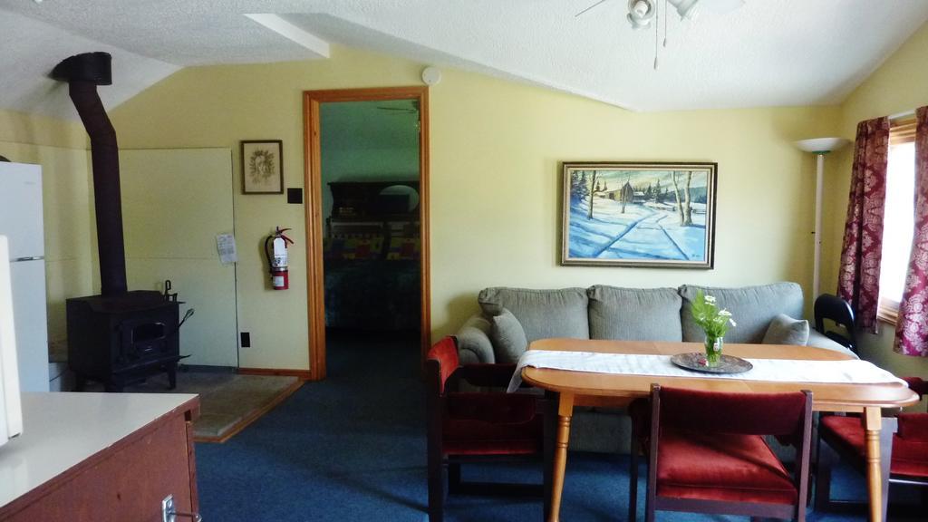 Silver Springs Cottage Resort Harcourt Екстер'єр фото